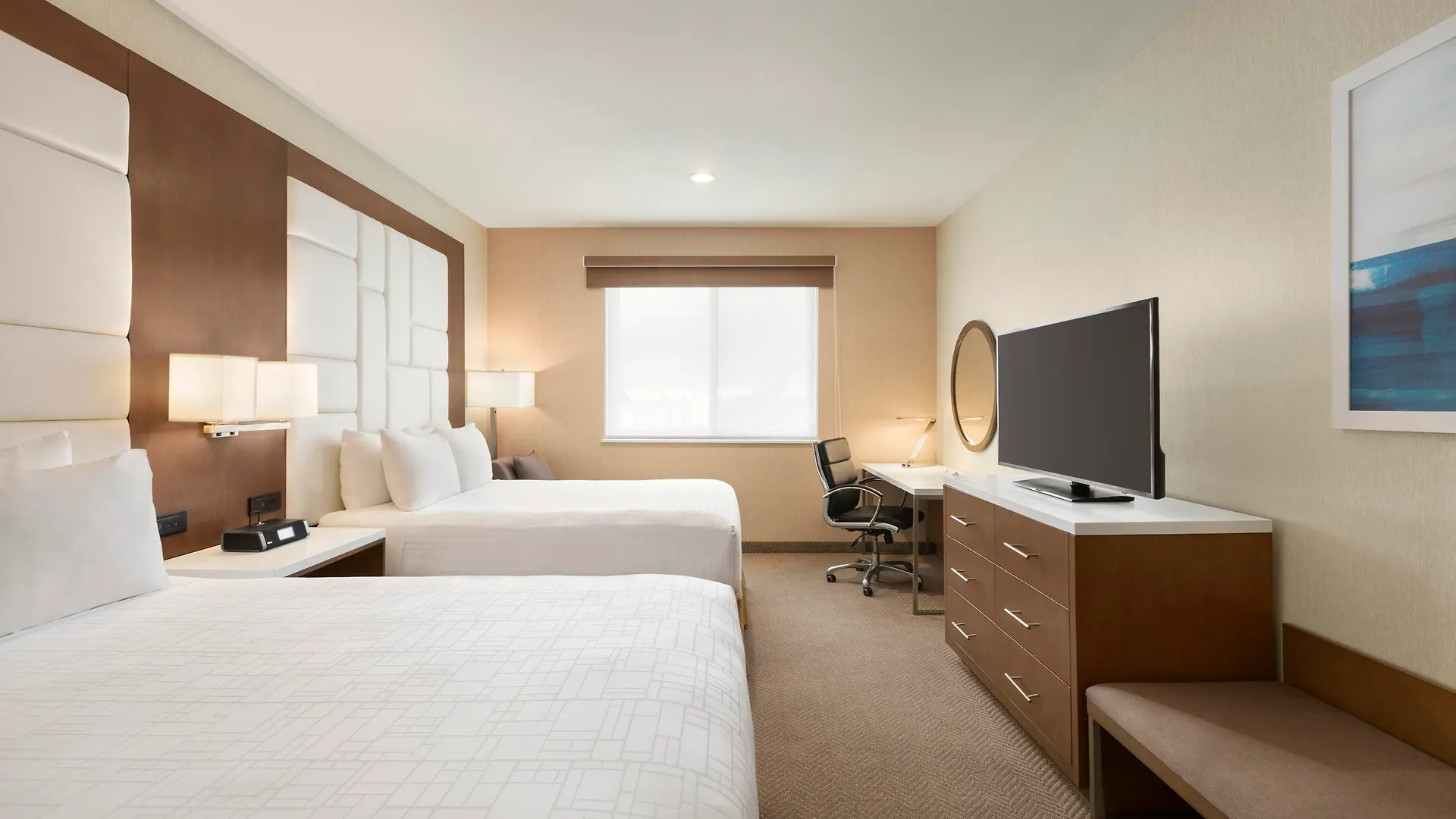 Wyndham Anaheim Hotel