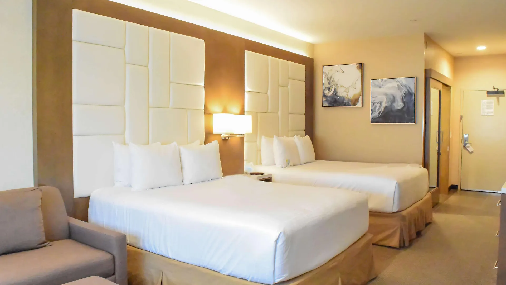 Wyndham Anaheim Hotel 3*,