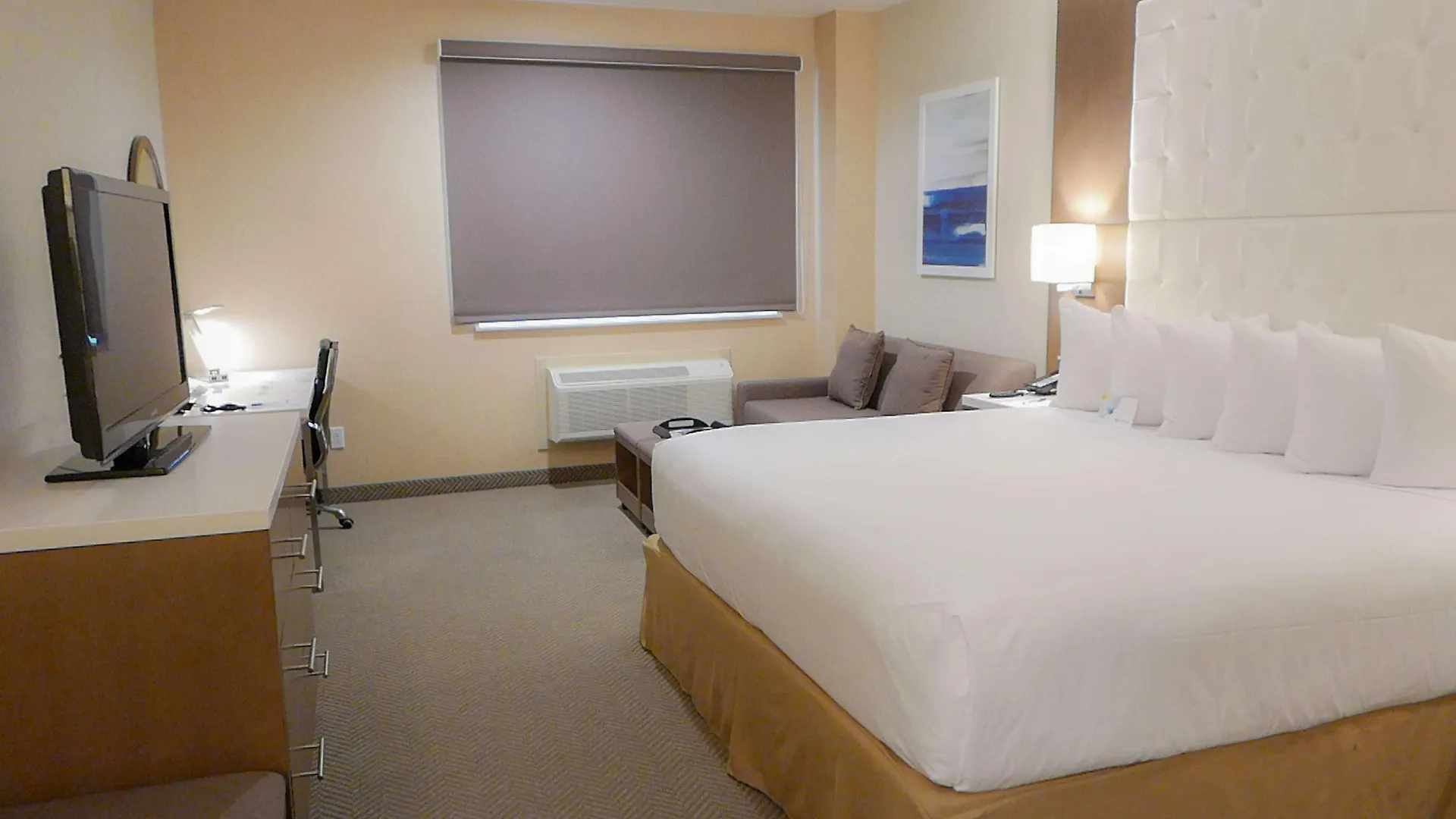 Wyndham Anaheim Hotel