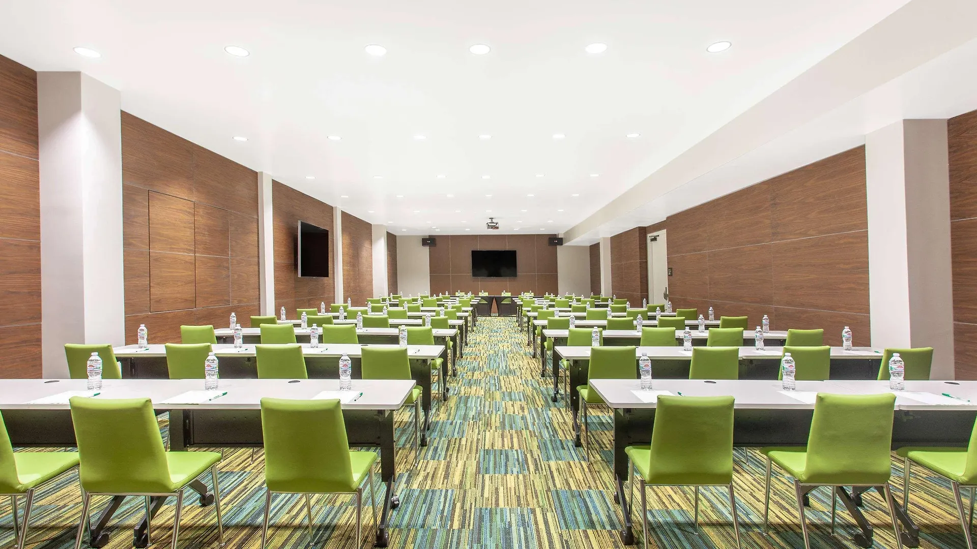 Wyndham Anaheim Hotel