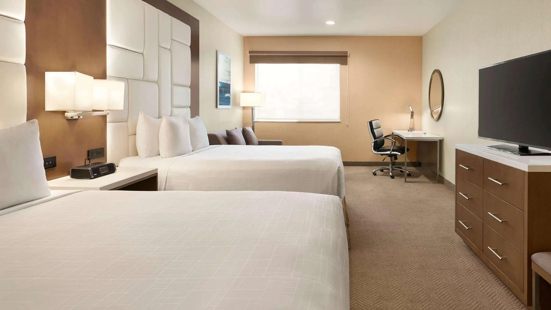 Wyndham Anaheim Hotel