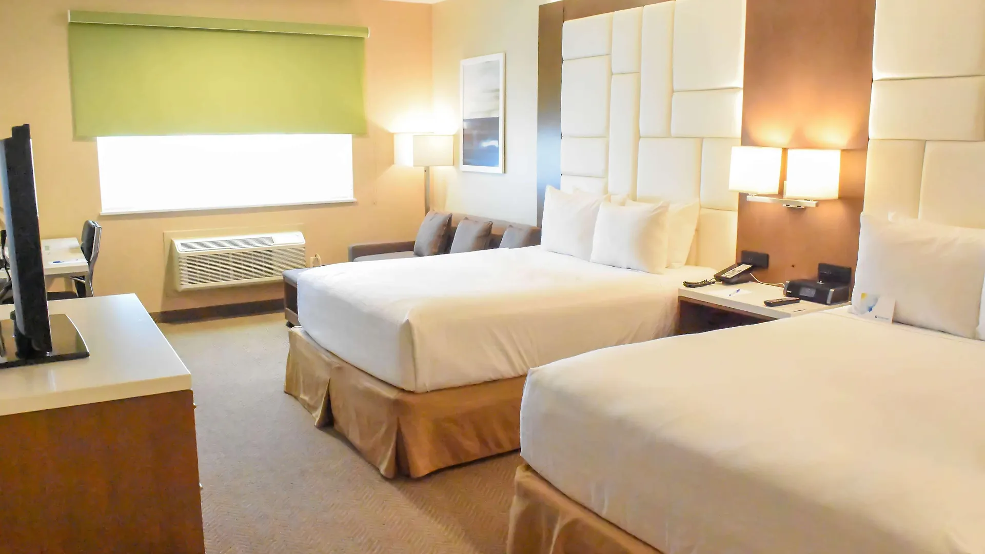 Wyndham Anaheim Hotel