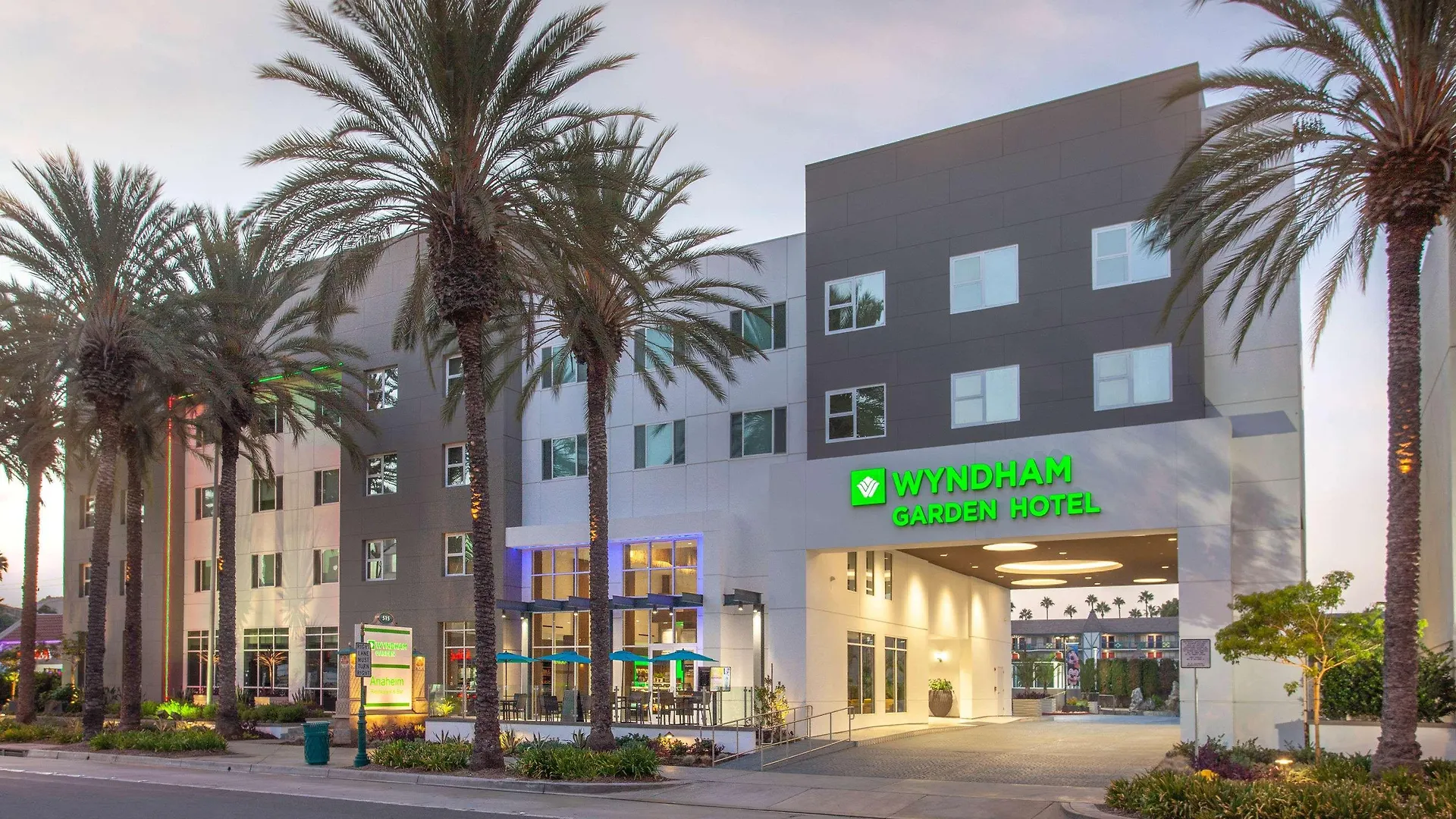 Wyndham Anaheim Hotel