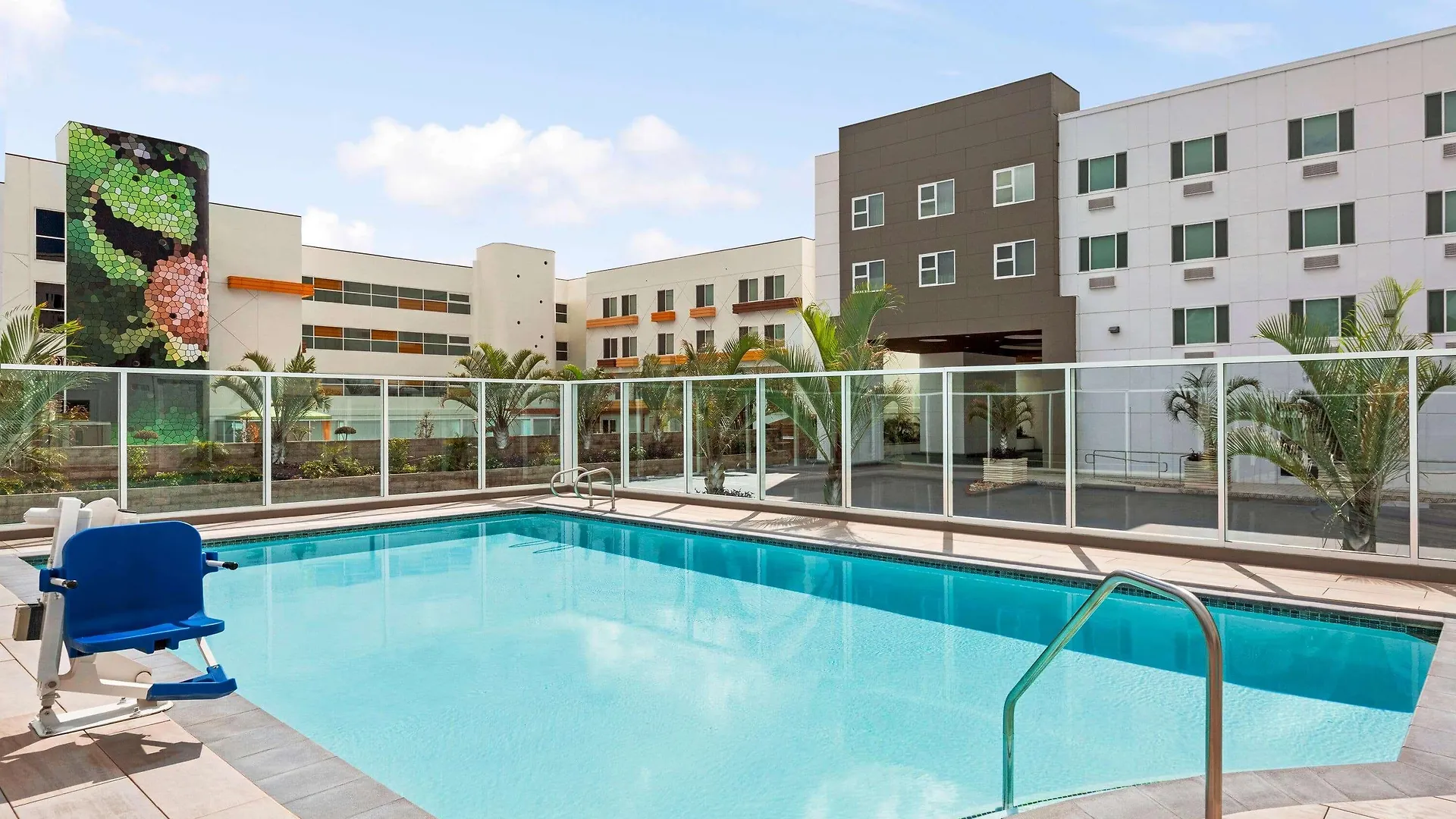Wyndham Anaheim Hotel