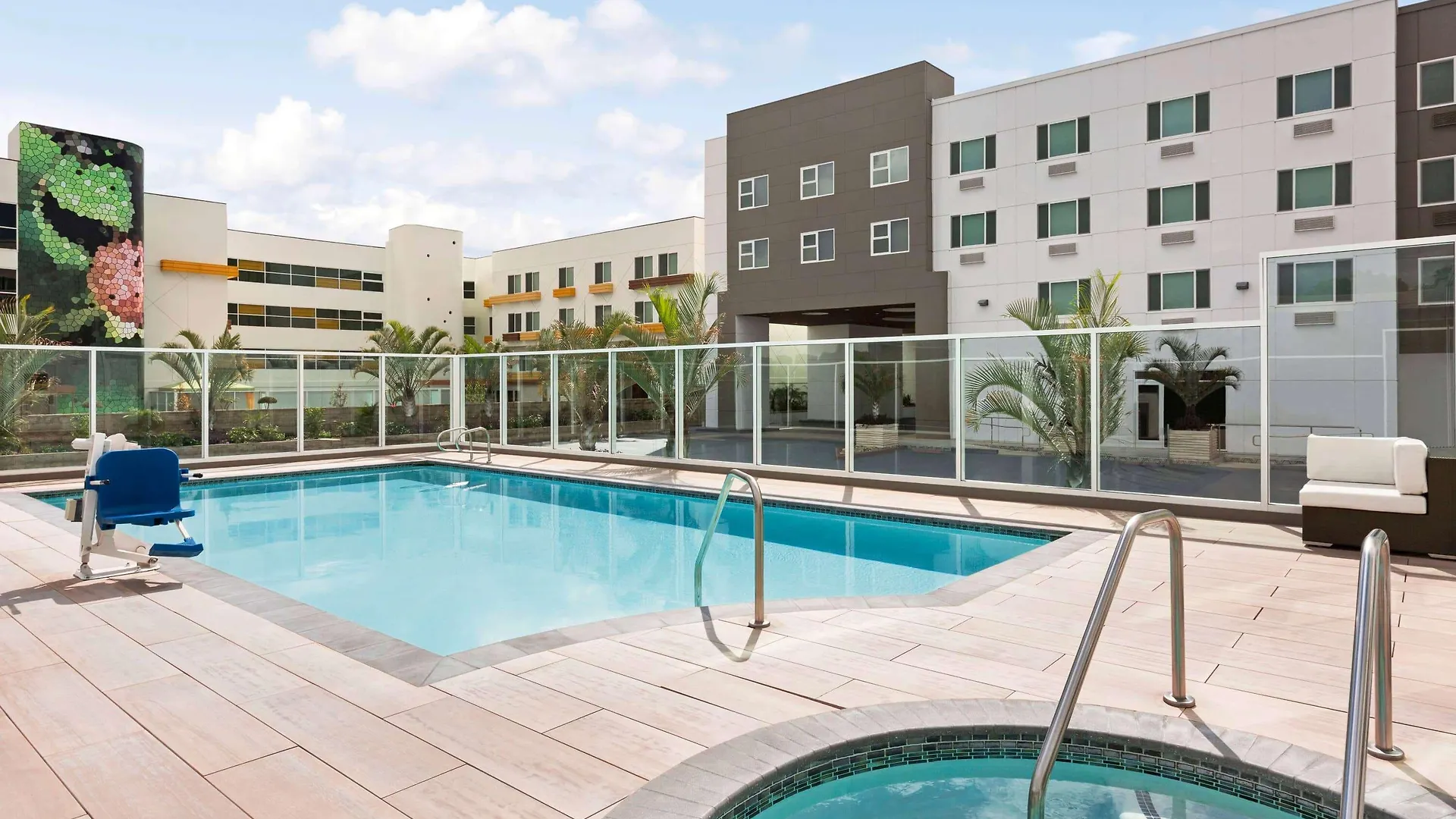 Wyndham Anaheim Hotel