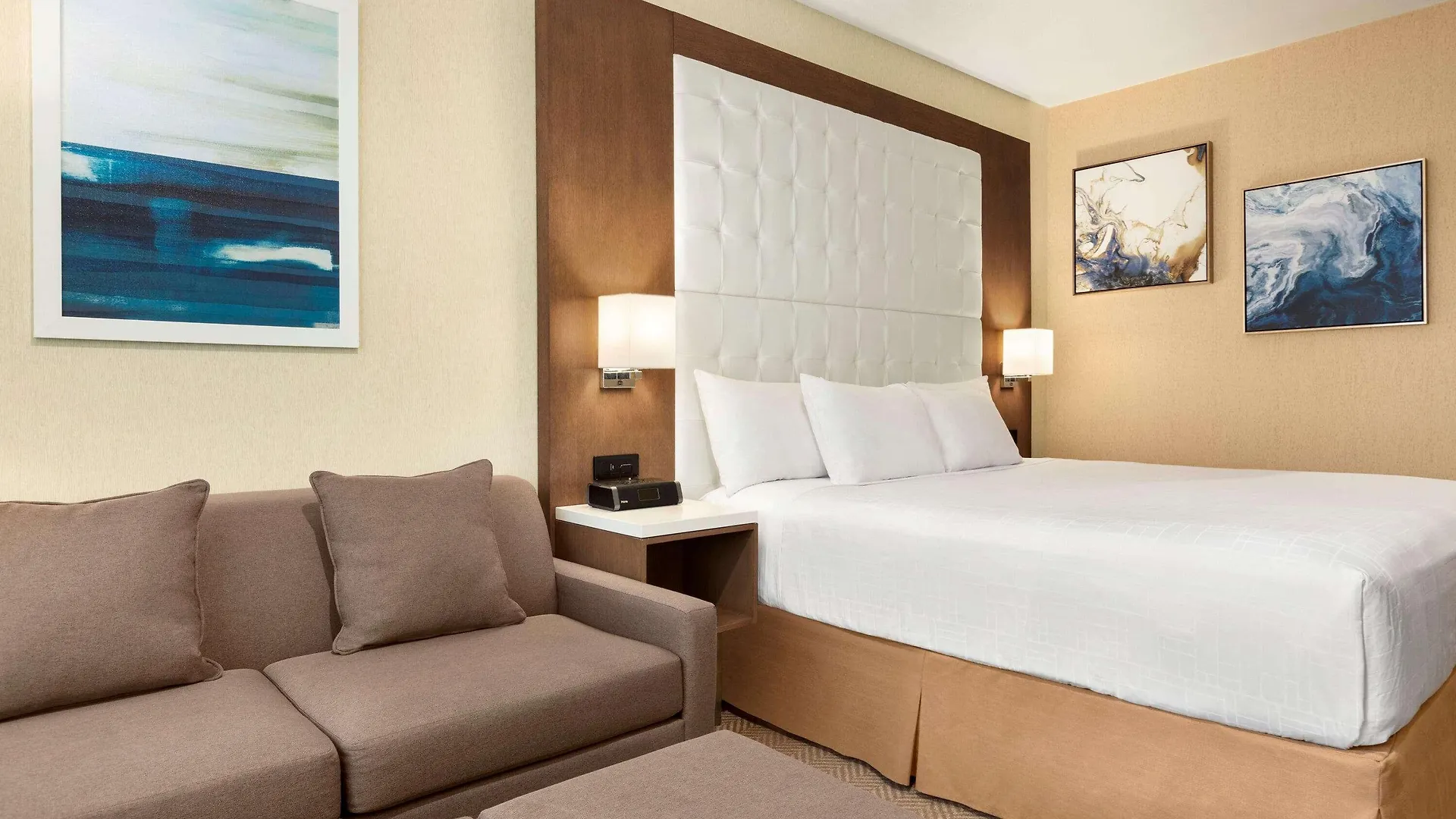 Wyndham Anaheim Hotel