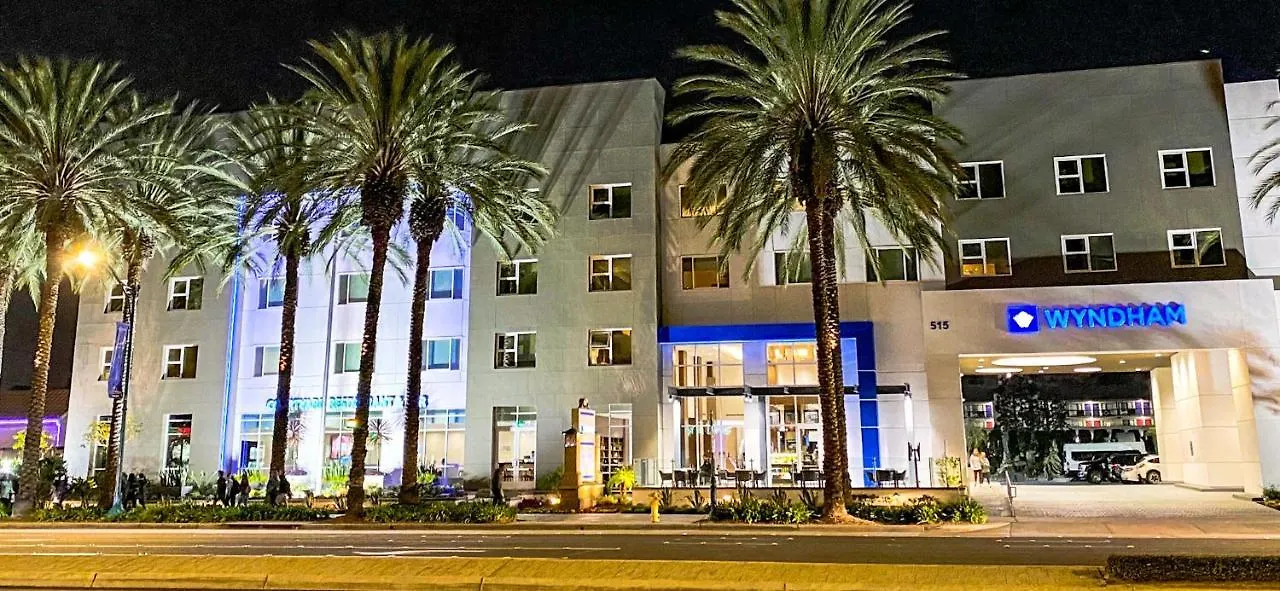 Wyndham Anaheim Hotel