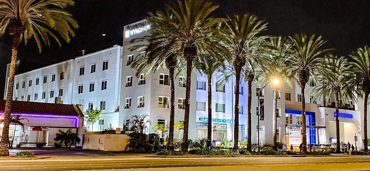 Hotel Wyndham Anaheim 3*,