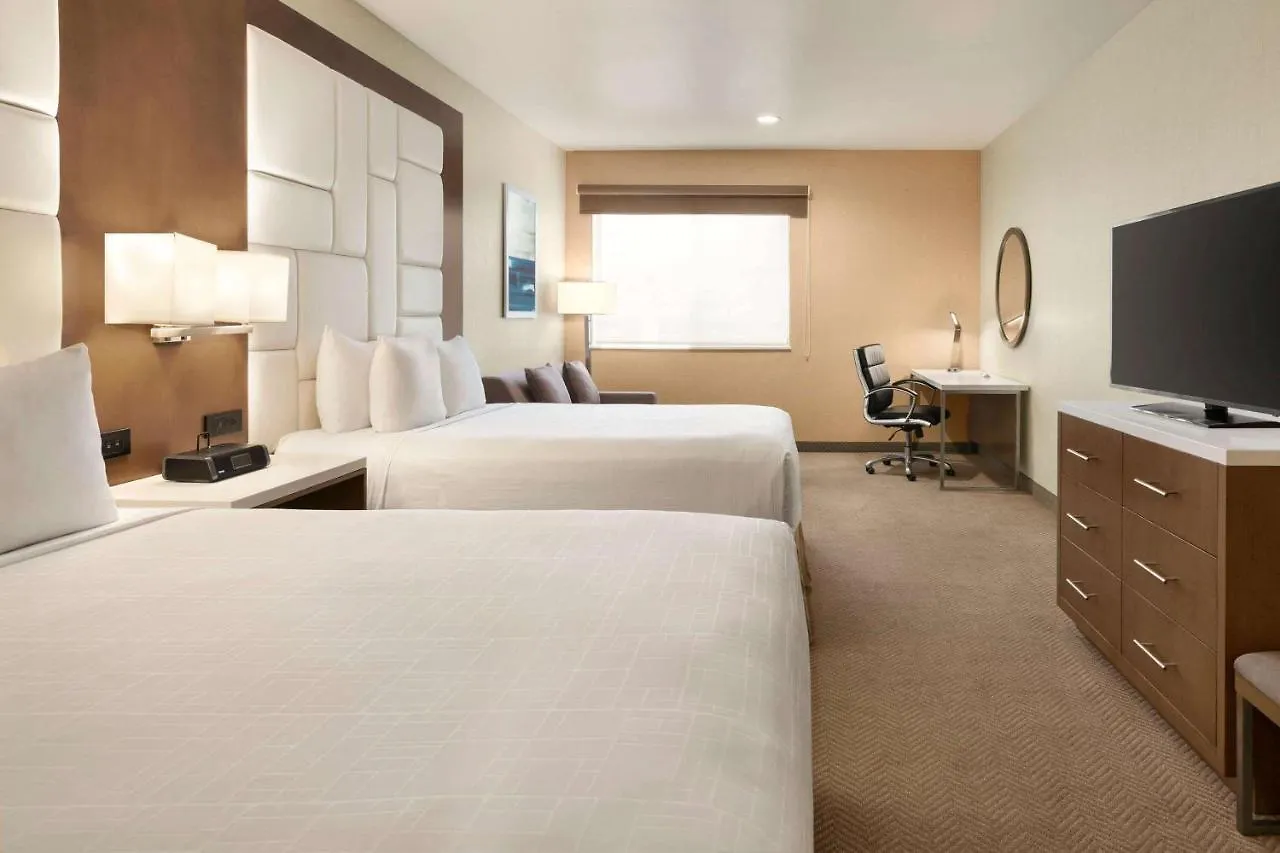 Wyndham Anaheim Hotel 3*,