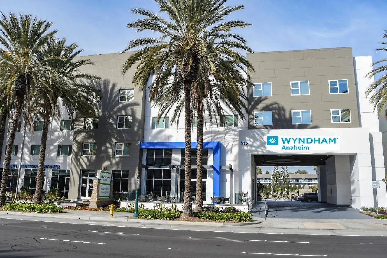 Wyndham Anaheim Hotel 3*,