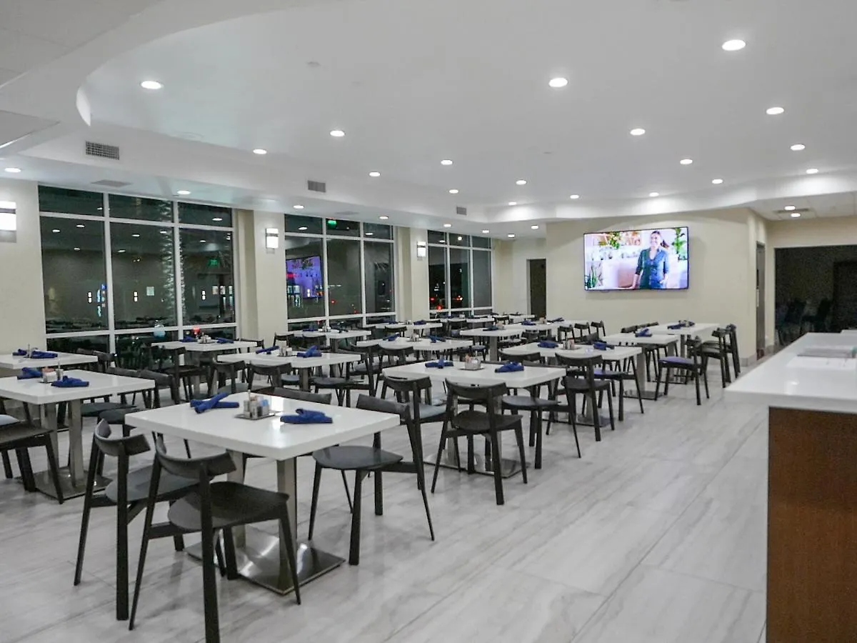 Wyndham Anaheim Hotel 3*,